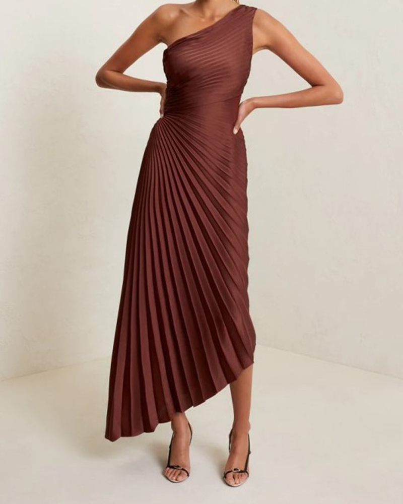 Well Tailored Dress with a Graceful Silhouette