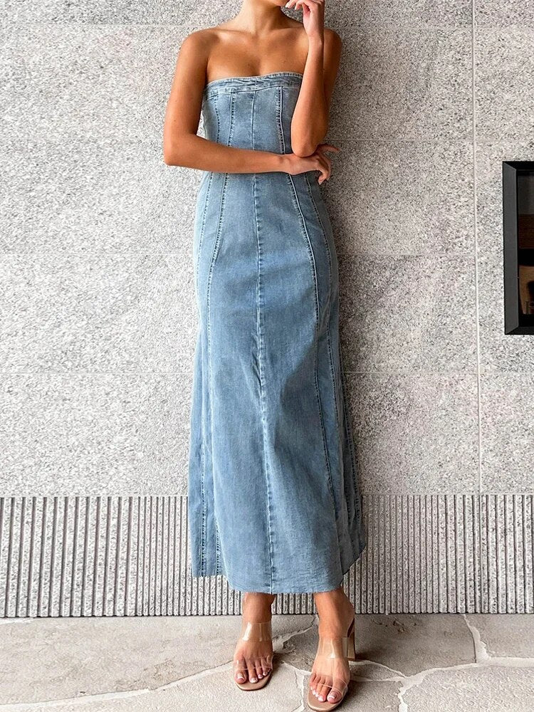 Beautifully Finished Dress in a Timeless Design