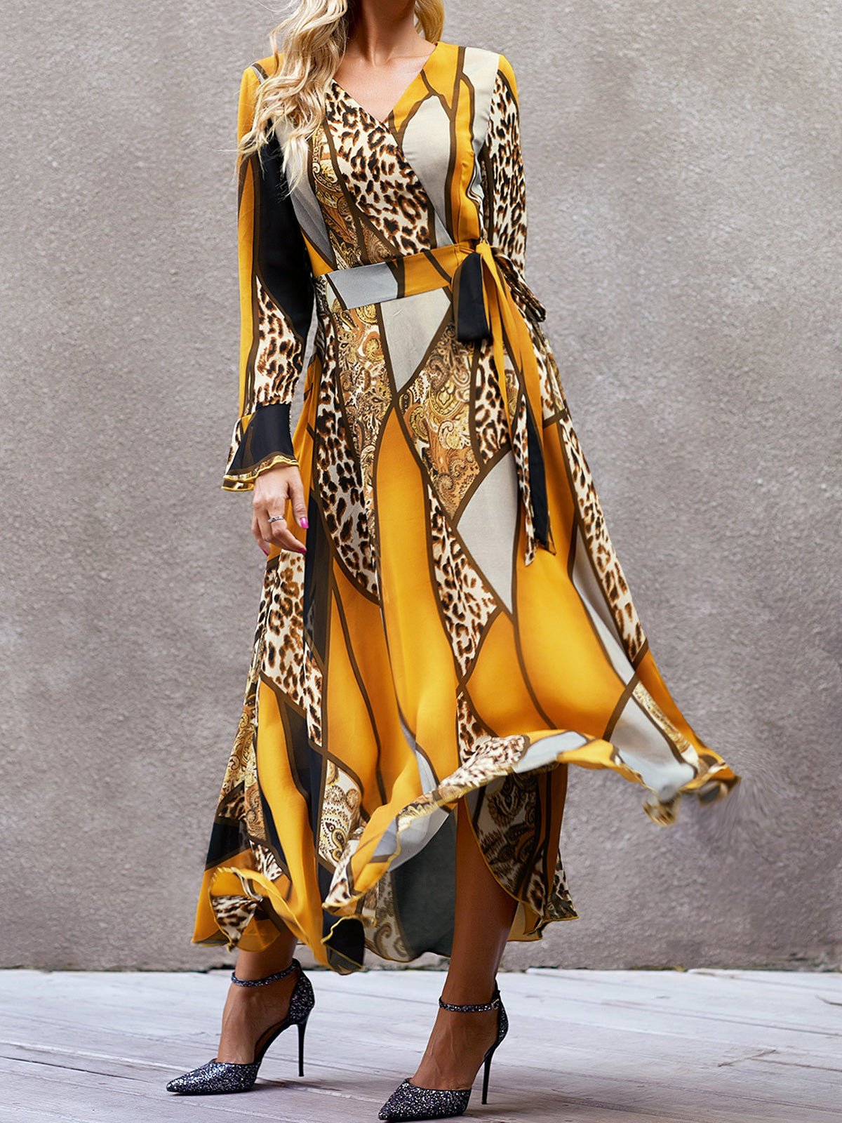 Well Tailored Dress with a Graceful Silhouette