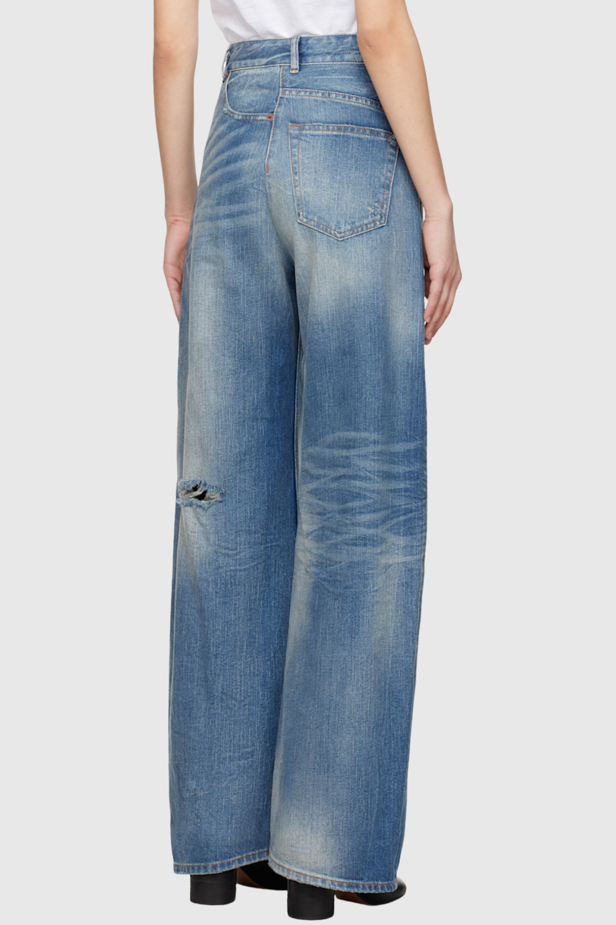 Well Tailored Garment with a Graceful Silhouette