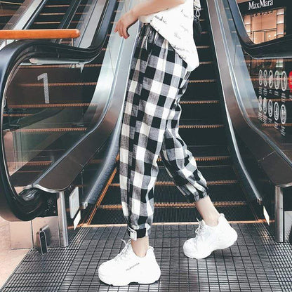 Well Tailored Pants with a Graceful Silhouette