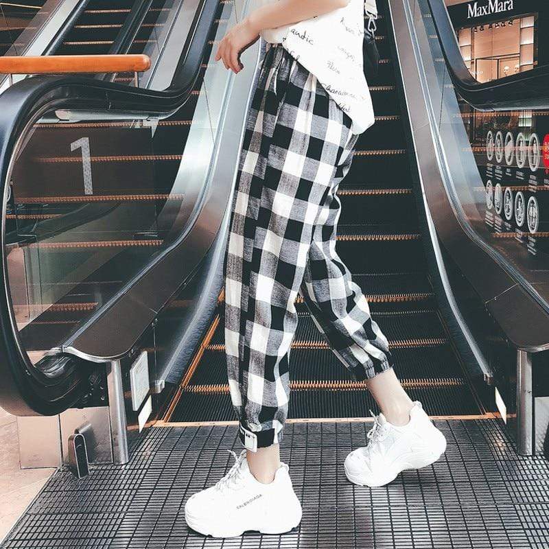 Well Tailored Pants with a Graceful Silhouette