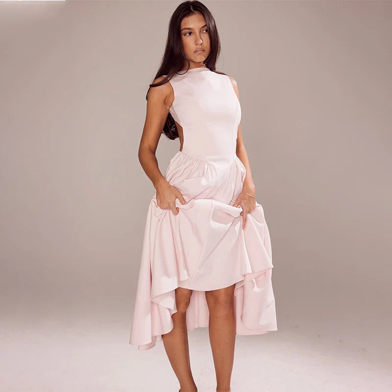 Beautifully Finished Dress in a Timeless Design