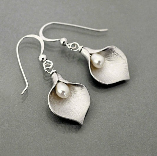 Romantic Pearl Earring for Special Moments