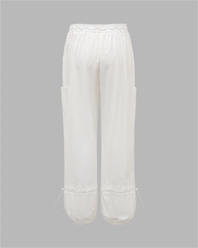 Effortlessly Elegant Pants with a Timeless Design