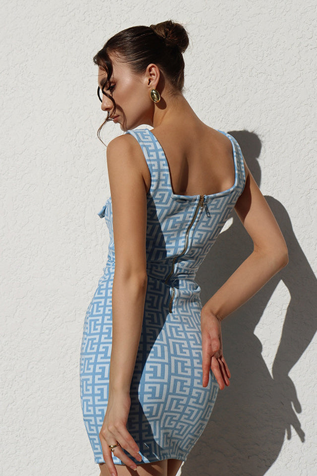 Well Tailored Dress with a Graceful Silhouette