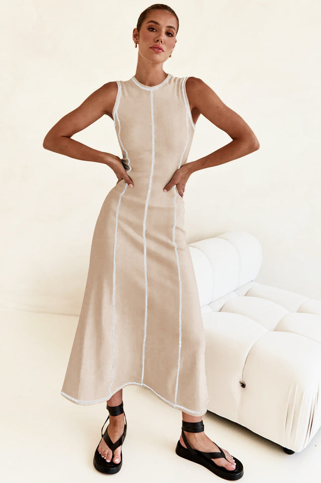 Gracefully Styled Dress for Any Occasion