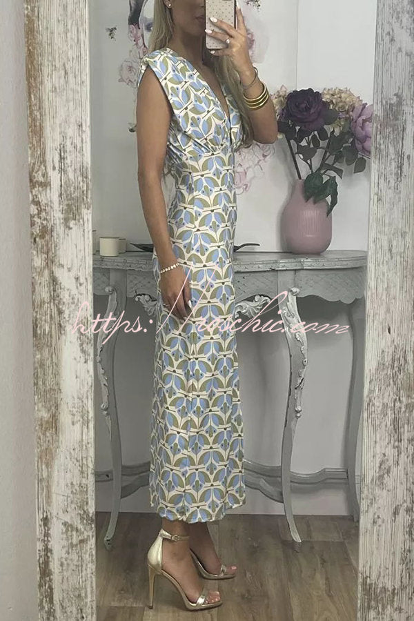 Effortlessly Elegant Dress with a Timeless Design