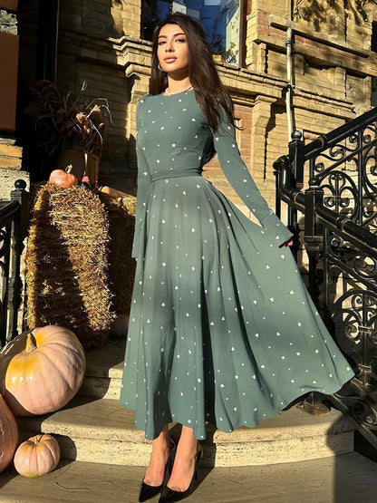 Well Tailored Dress with a Graceful Silhouette