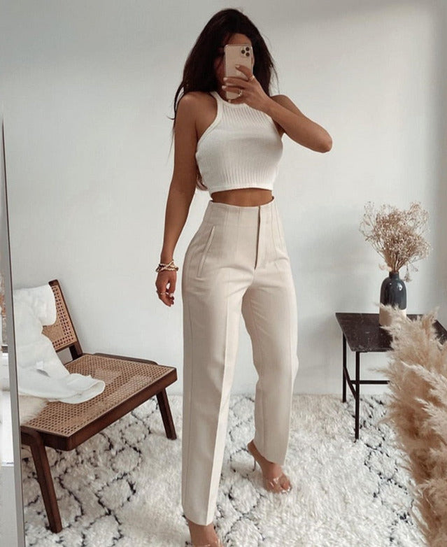 Classic Vintage Pants with a Flattering Fit