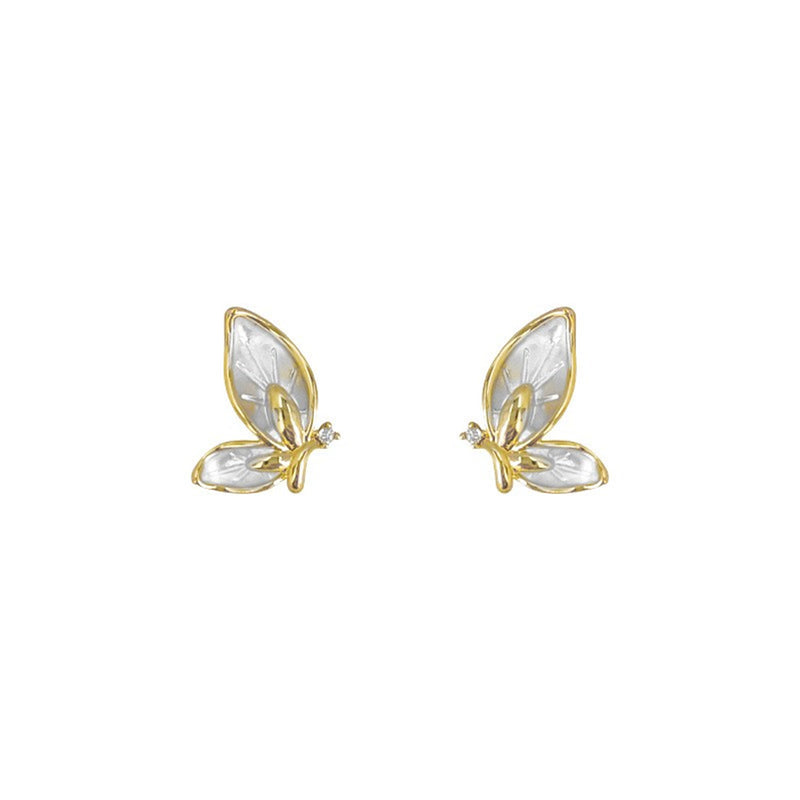 Classic Pearl Earring with Timeless Appeal