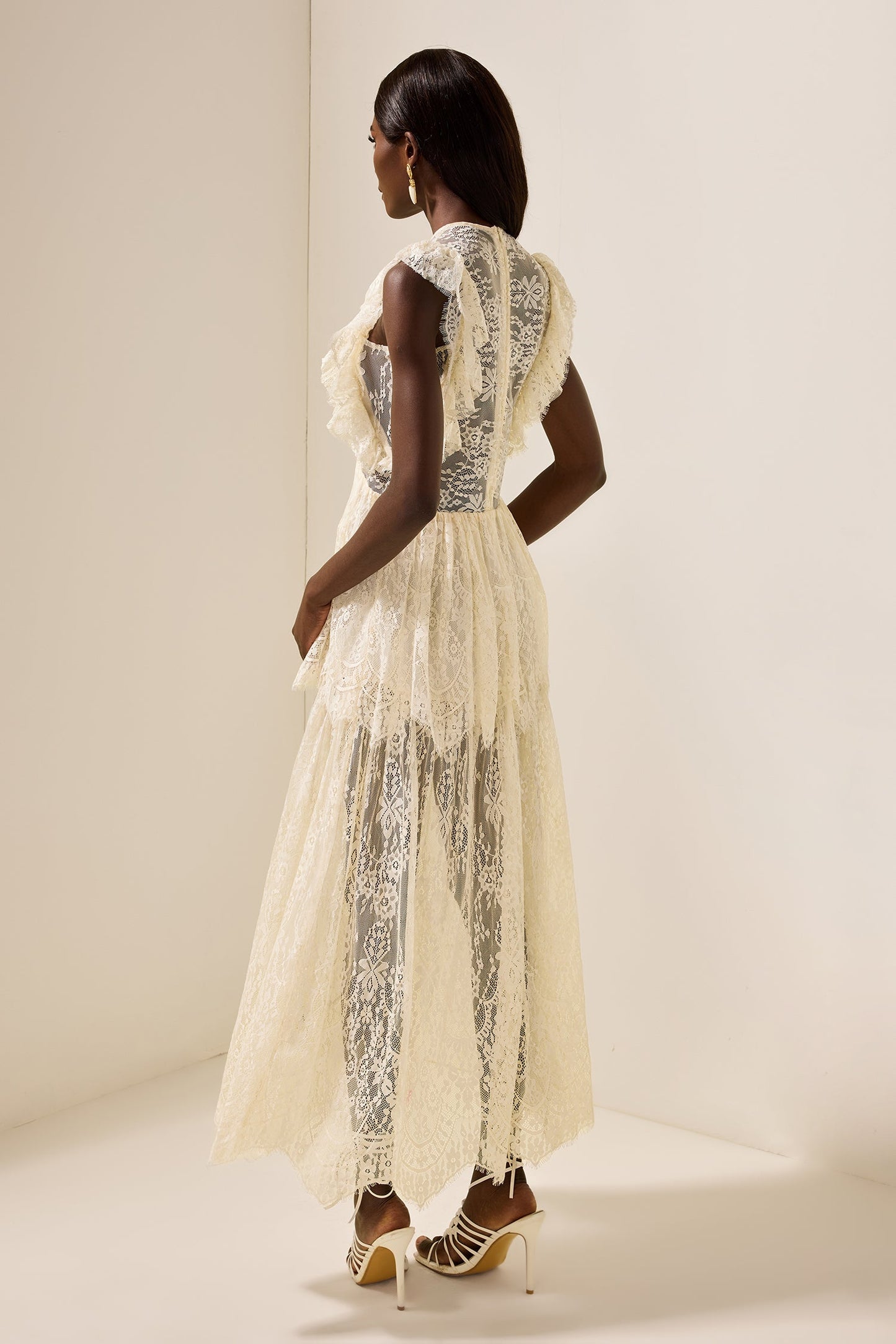 Well Tailored Dress with a Graceful Silhouette