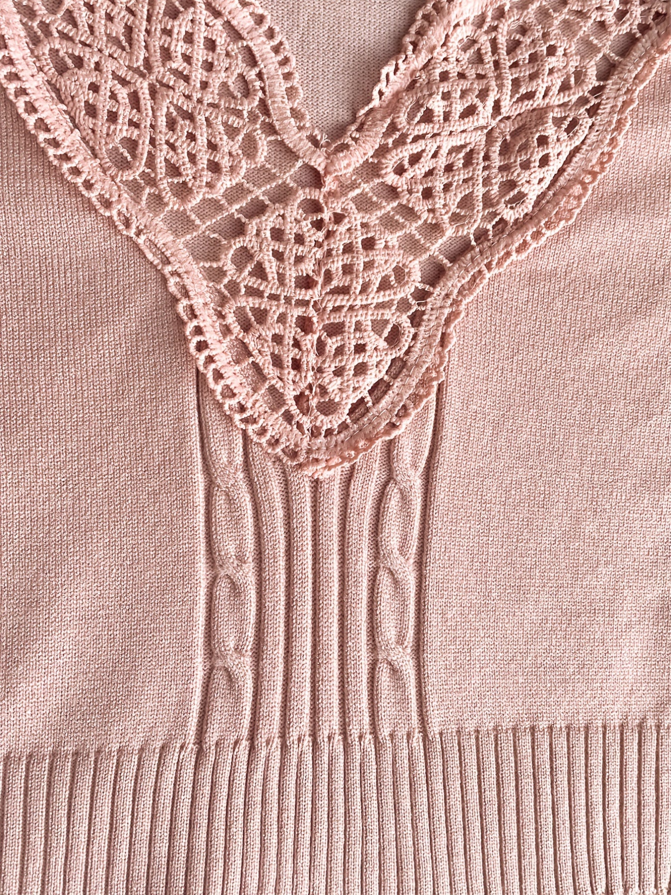 Effortlessly Elegant Sweater with a Timeless Design