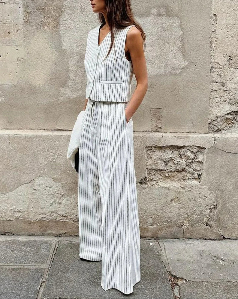 Elegantly Styled Trousers for Everyday Wear