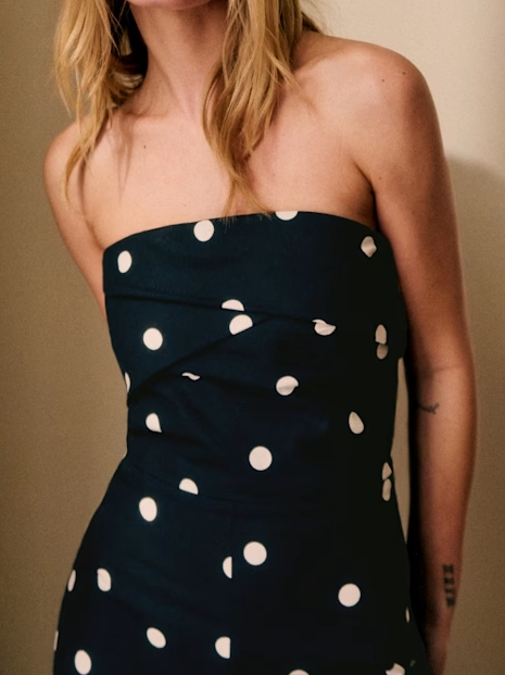 Gracefully Styled Garment for Any Occasion