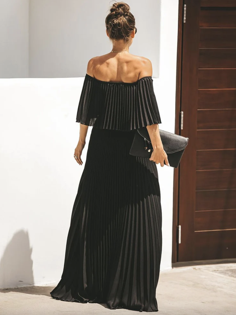 Beautifully Finished Dress in a Timeless Design