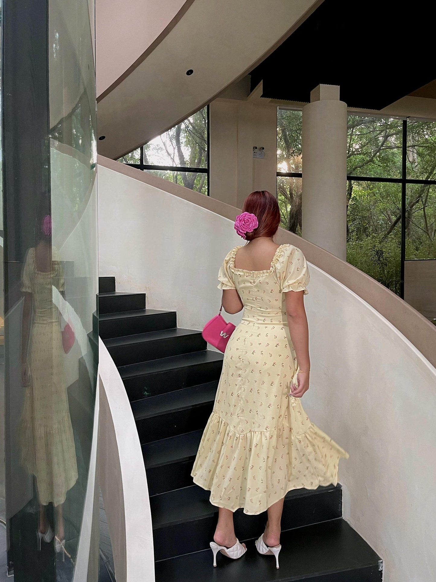 Beautifully Finished Dress in a Timeless Design