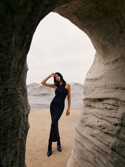 Effortlessly Elegant Dress with a Timeless Design