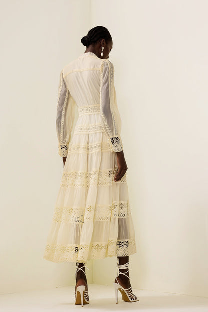 Well Tailored Dress with a Graceful Silhouette