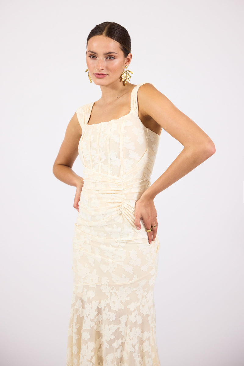 Well Tailored Dress with a Graceful Silhouette