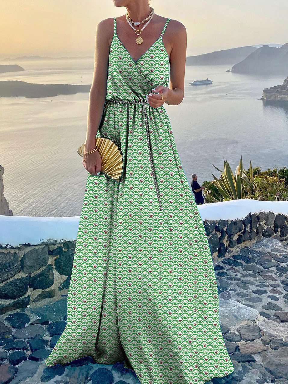 Well Tailored Dress with a Graceful Silhouette