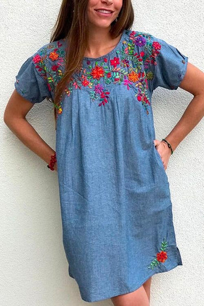Classic Vintage Dress with a Flattering Fit