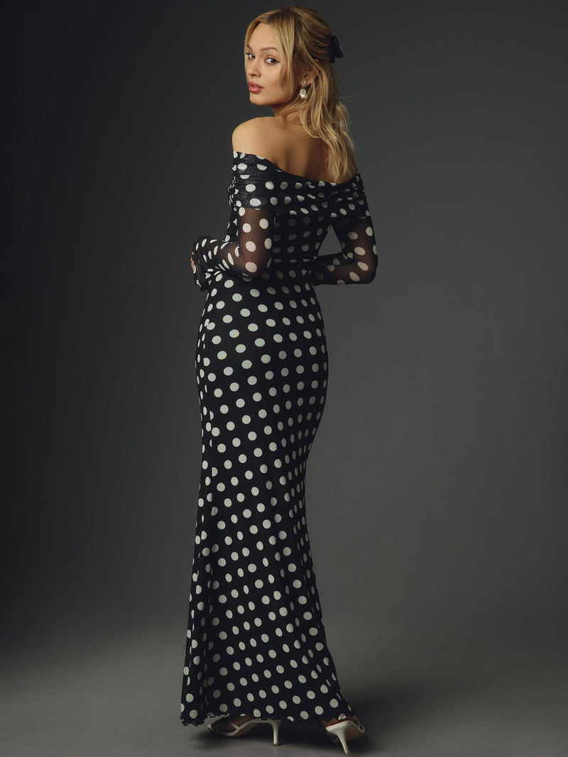 Well Tailored Dress with a Graceful Silhouette