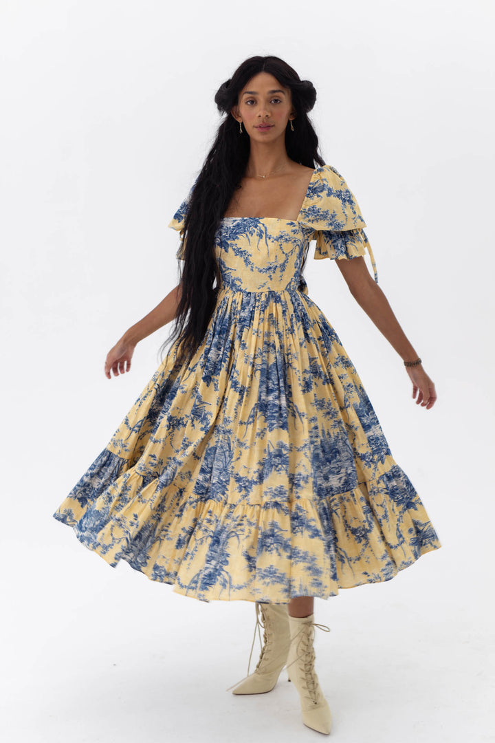 Classic Vintage Dress with a Flattering Fit