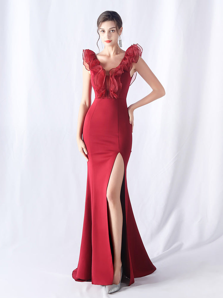 Effortlessly Elegant Dress with a Timeless Design