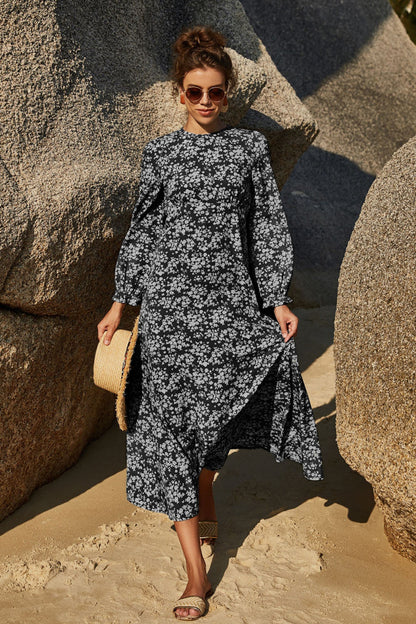 Effortlessly Elegant Dress with a Timeless Design