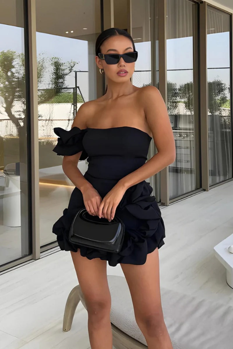 Beautifully Finished Dress in a Timeless Design