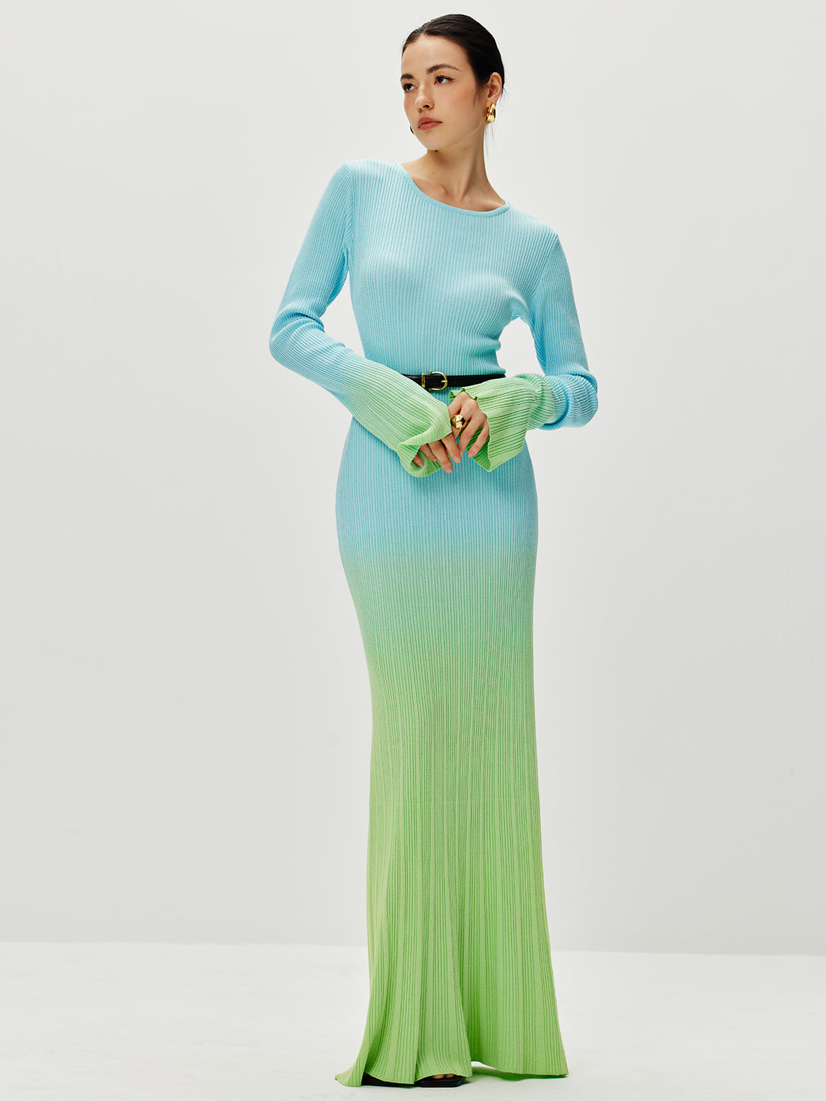 Classic Vintage Sweater with a Flattering Fit