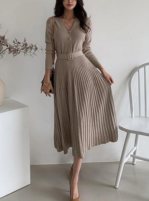 Well Tailored Dress with a Graceful Silhouette