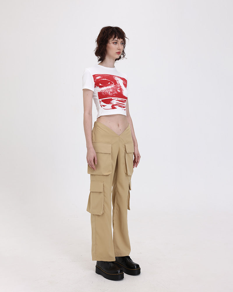 Effortlessly Elegant Pants with a Timeless Design