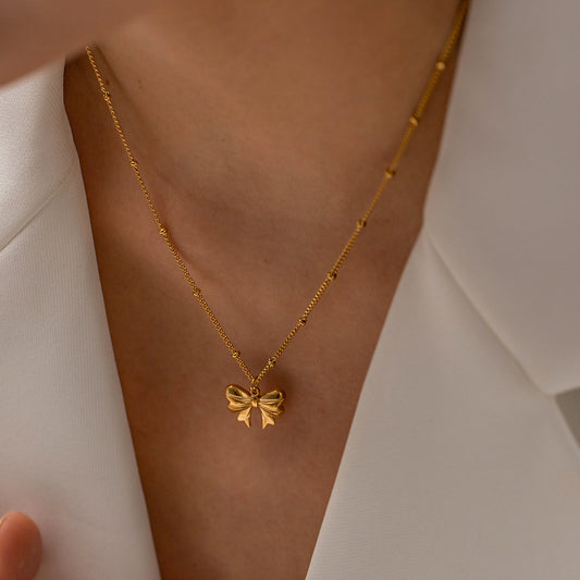 Romantic Gold Necklace for Special Moments