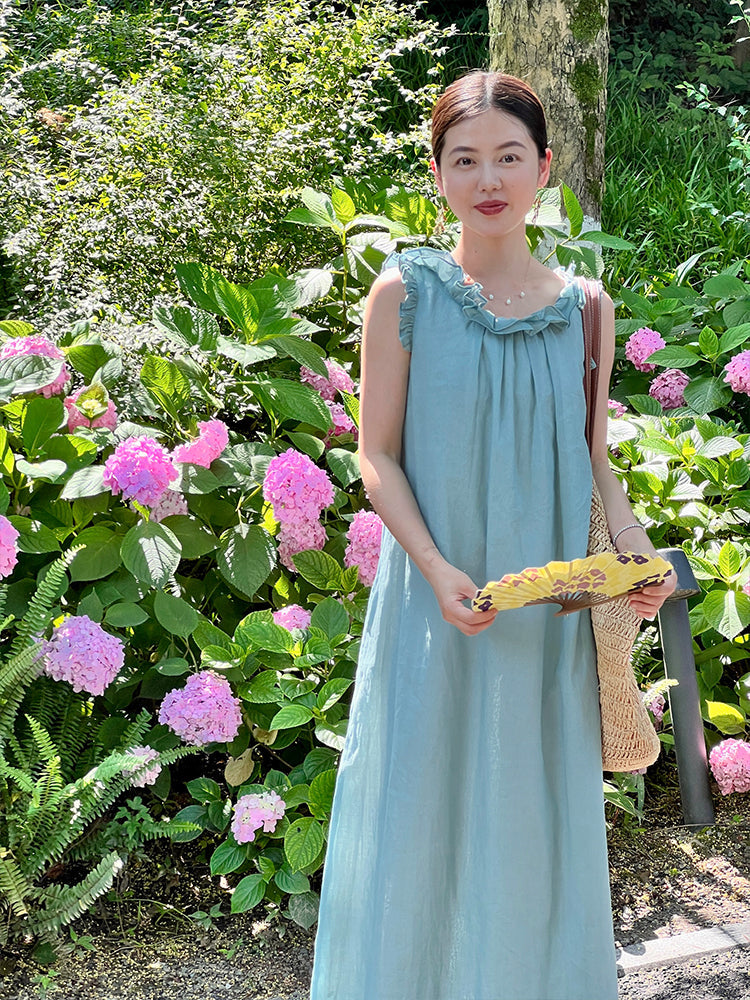 Beautifully Finished Dress in a Timeless Design