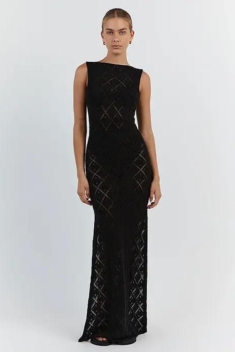 Well Tailored Dress with a Graceful Silhouette