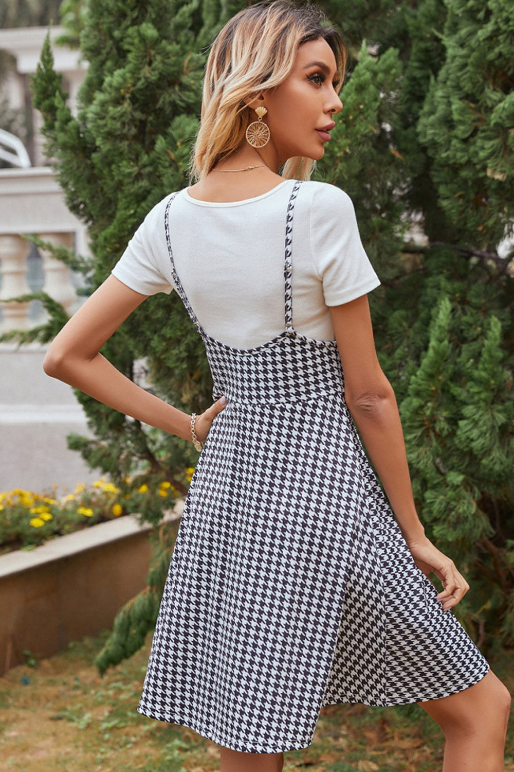 Gracefully Styled Dress for Any Occasion