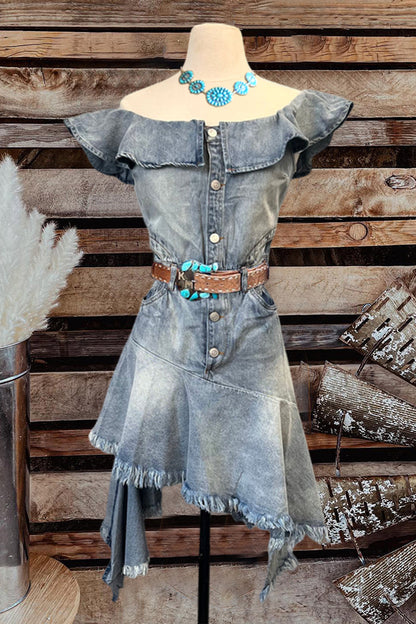 Gracefully Styled Dress for Any Occasion