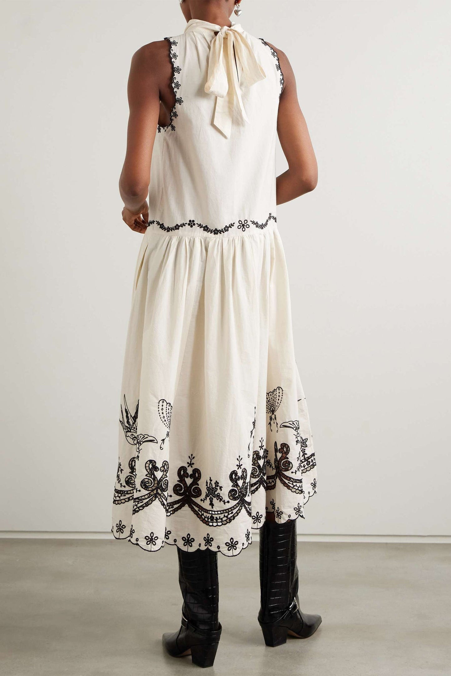 Sophisticated Dress with a Clean Classic Look