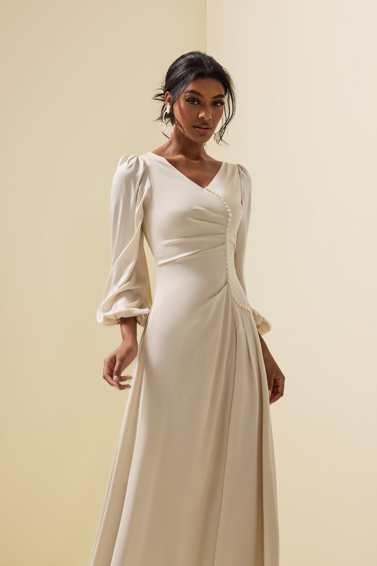 Beautifully Finished Dress in a Timeless Design