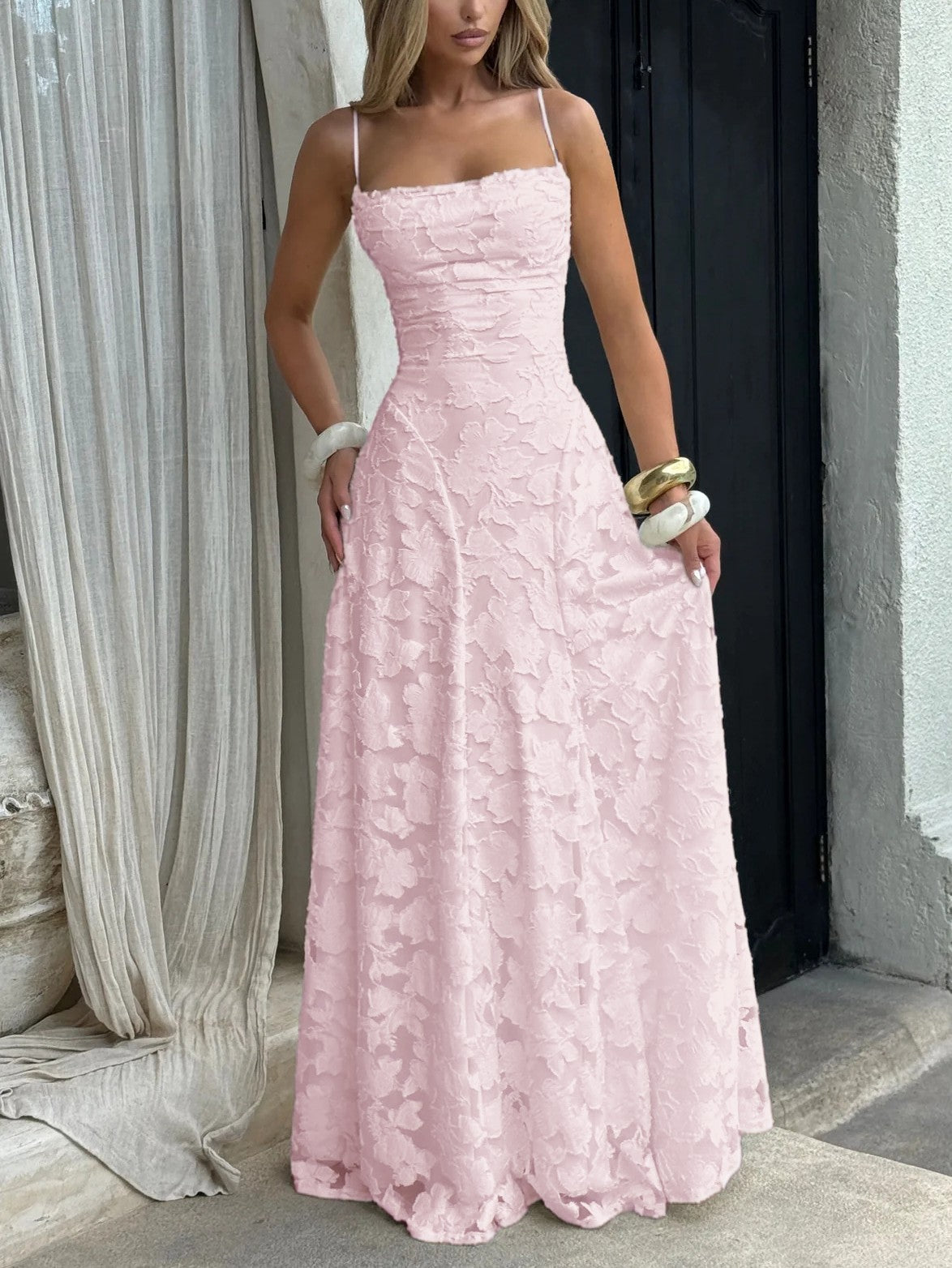 Effortlessly Elegant Dress with a Timeless Design