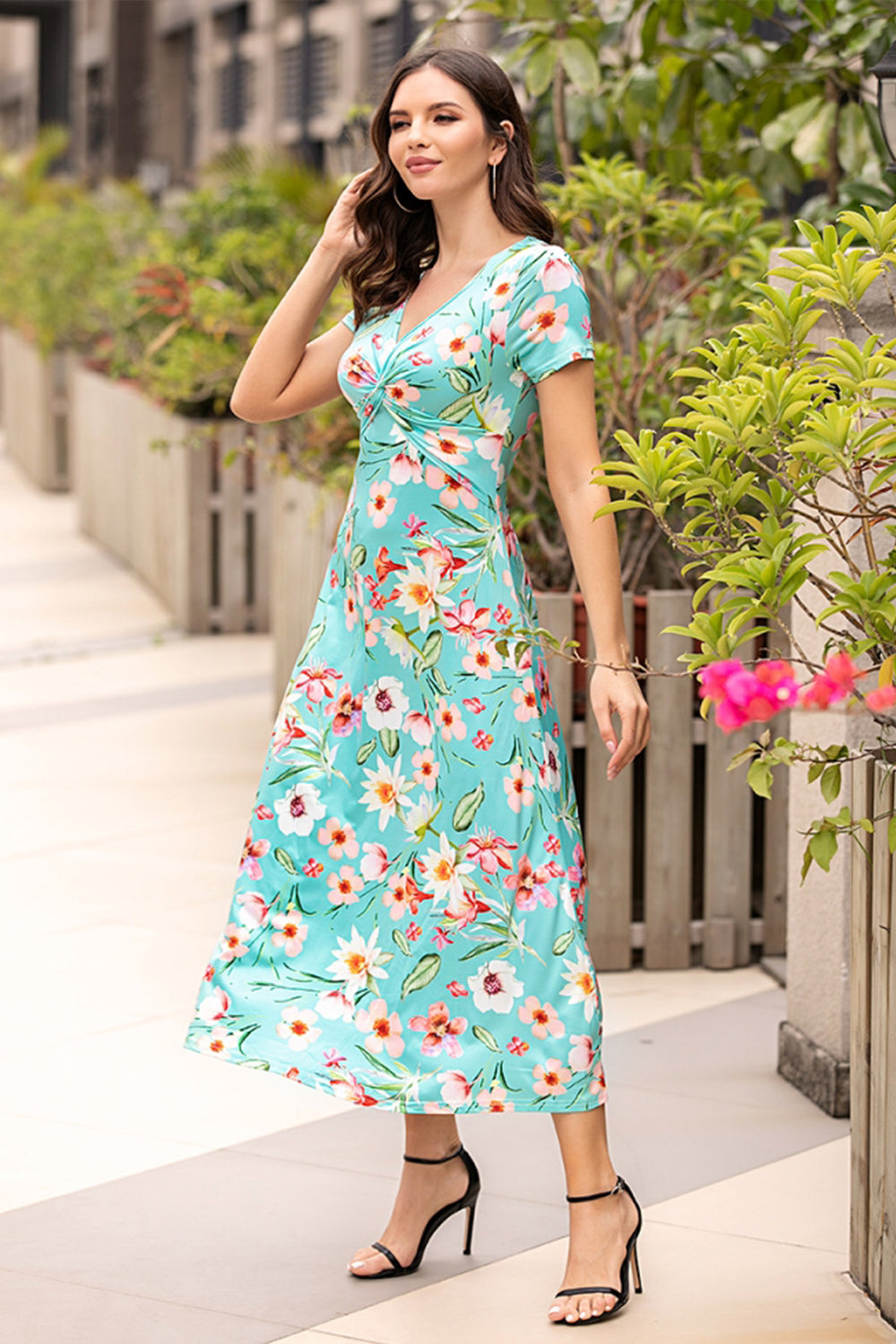Effortlessly Elegant Dress with a Timeless Design