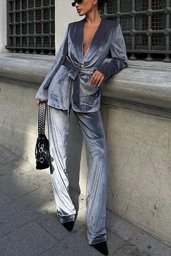 Classic Vintage Pants with a Flattering Fit