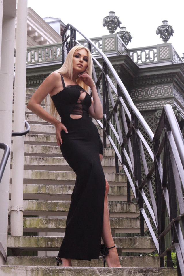 Classic Vintage Dress with a Flattering Fit