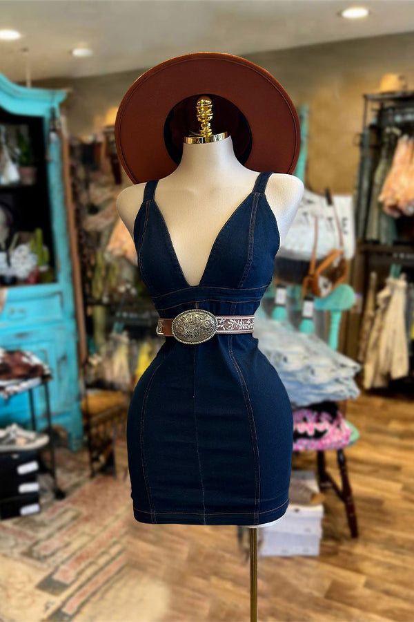 Beautifully Finished Dress in a Timeless Design