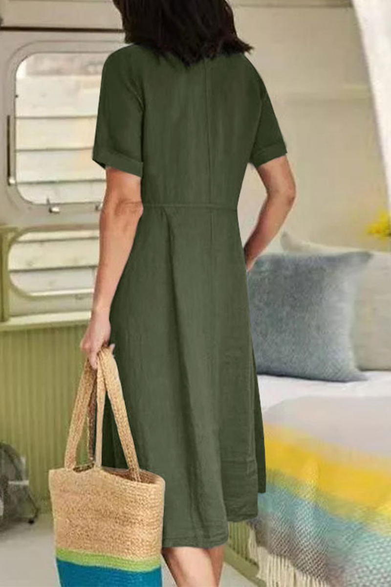 Effortlessly Elegant Dress with a Timeless Design