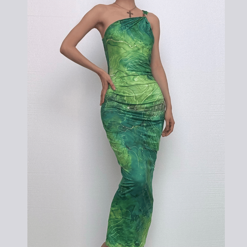 Beautifully Finished Dress in a Timeless Design