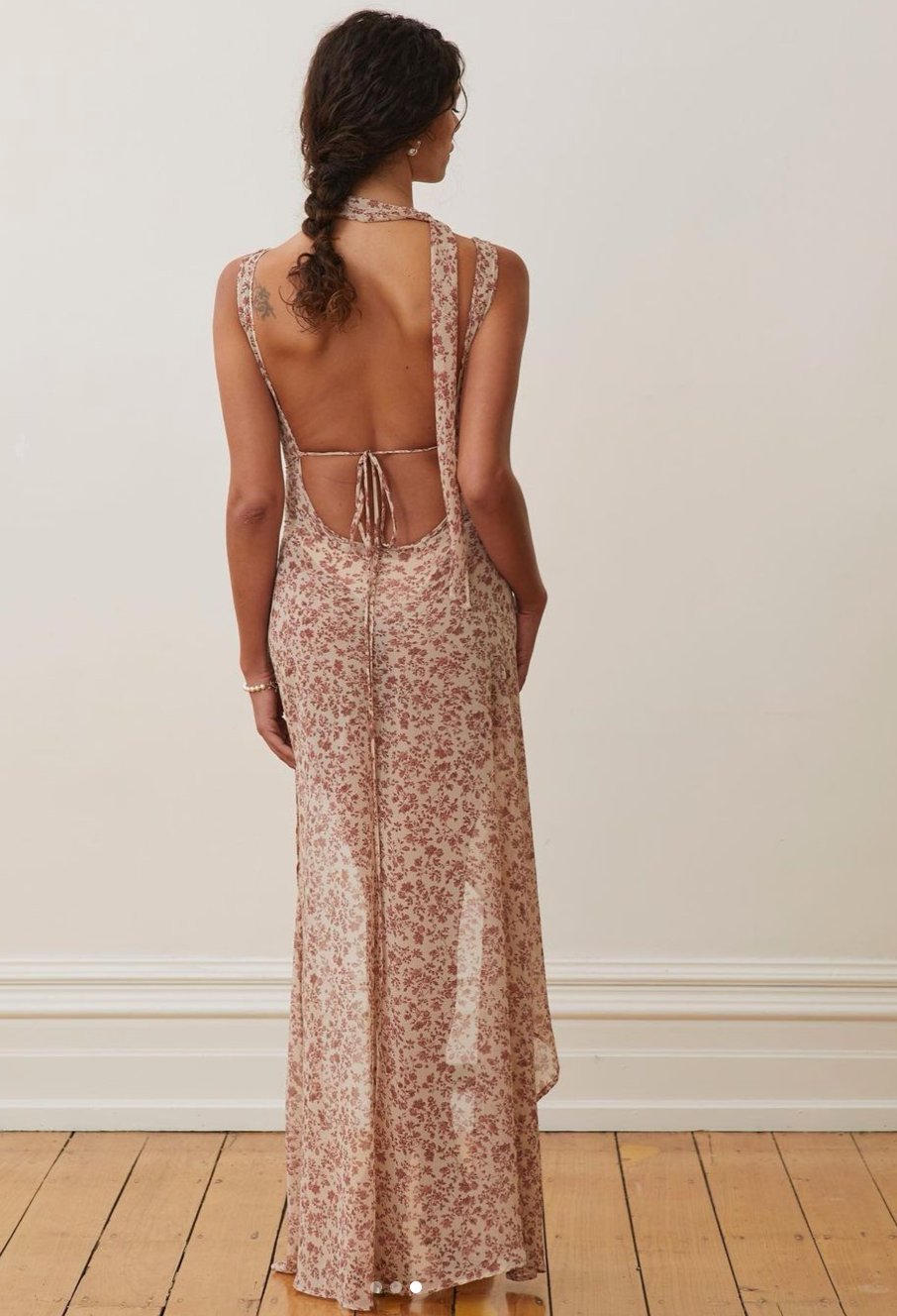 Gracefully Styled Dress for Any Occasion