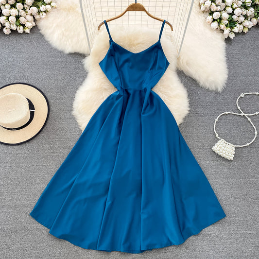 Beautifully Finished Dress in a Timeless Design